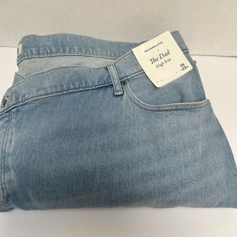 Abercrombie & Fitch NWT Size 36/22R Regular The‎ Dad High Rise Light  Wash Jeans